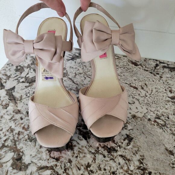 Alice and Olivia Platform Strappy Heels Size 6.5 - Picture 1 of 11